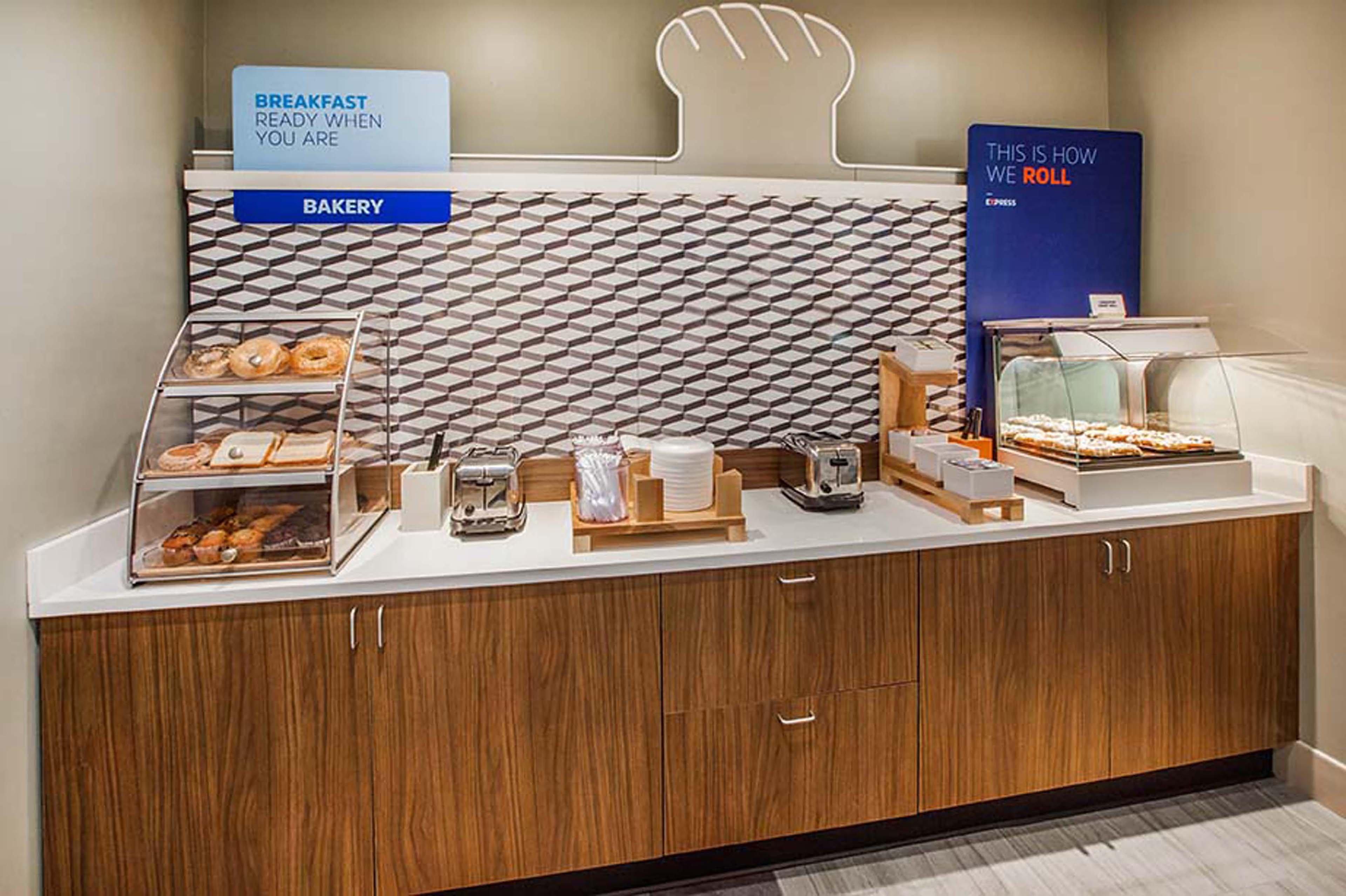 Holiday Inn Express & Suites Covington By Ihg Buitenkant foto